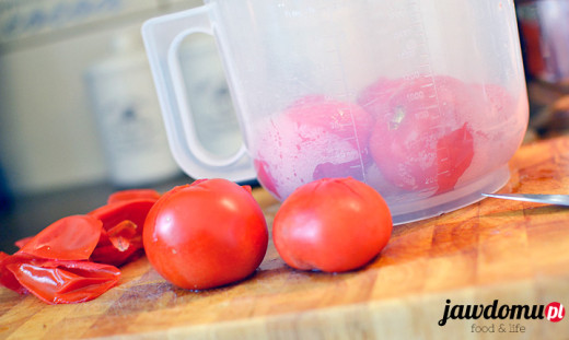 Jak obrać pomidory ze skóry?